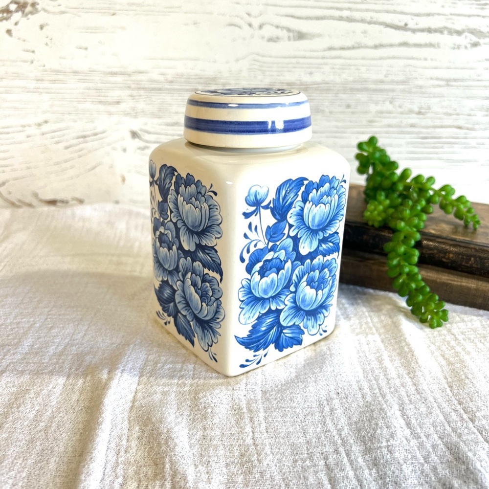 Vintage estee lauder blue flower lidded jar porcelain decor